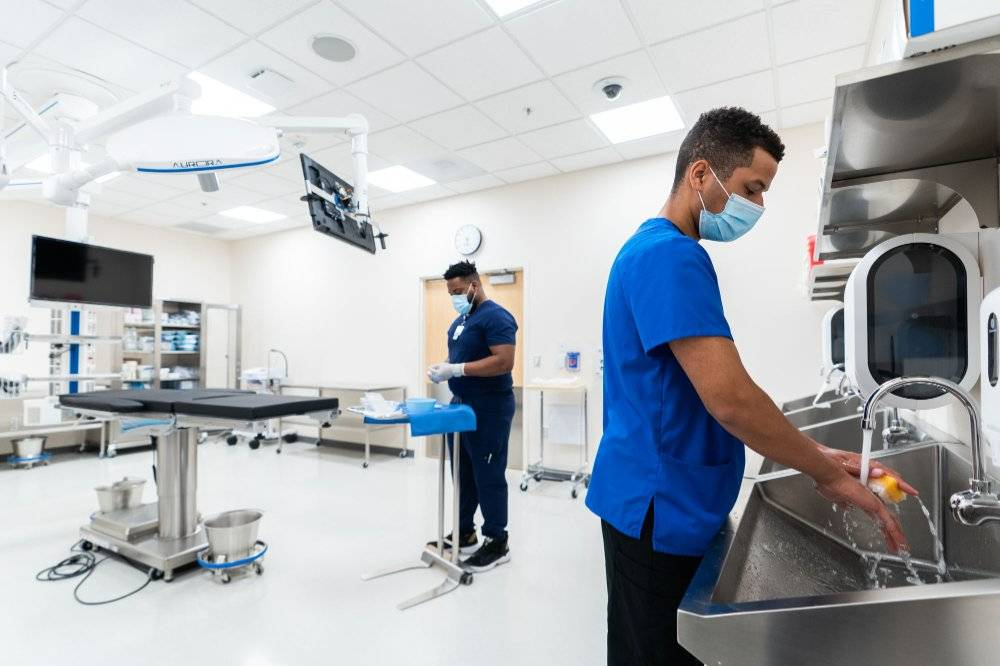 Student in the simulated operating room